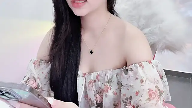 Snapshot of CindyQueen22 chatting on December 22, 2025, 6:35 am CindyQueen22 online show from December 22, 2025, 6:35 am