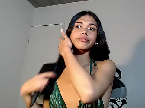 urcurlydiva online show from November 18, 2025, 4:32 pm