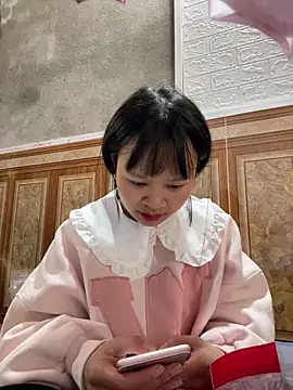 Snapshot of Daisy018 chatting on December 19, 2025, 6:49 am Daisy018 online show from December 19, 2025, 6:49 am