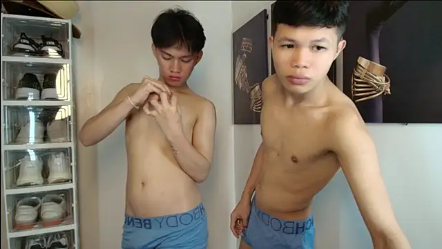 Snapshot of crazyasiantwink chatting on September 21, 2025, 5:23 am crazyasiantwink online show from September 21, 2025, 5:23 am