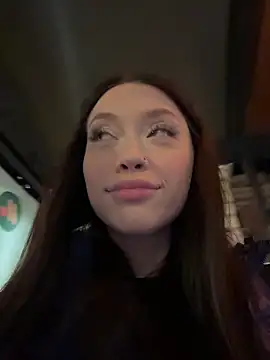 SnappyHappy online show from November 22, 2025, 6:29 pm