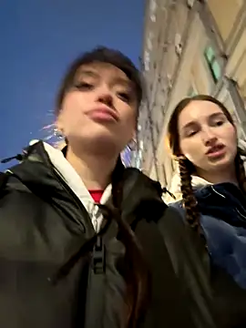 SnappyHappy online show from November 24, 2025, 2:06 pm