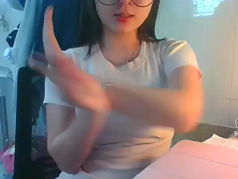 Linzly online show from November 26, 2025, 2:44 am