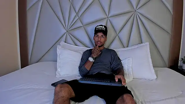 Thiagoferreti online show from November 3, 2025, 9:18 pm