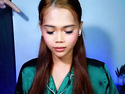 Snapshot of ur_holly_lexie chatting on November 18, 2025, 5:05 pm ur holly lexie online show from November 18, 2025, 5:05 pm