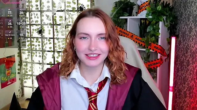 Snapshot of Elis_Cherry chatting on October 27, 2025, 2:12 am Elis Cherry online show from October 27, 2025, 2:12 am