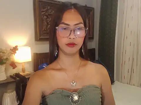 Nathalieheartt online show from July 13, 2026, 1:43 pm