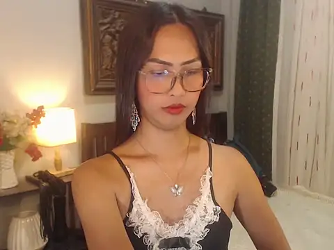 Nathalieheartt online show from July 14, 2026, 2:12 pm