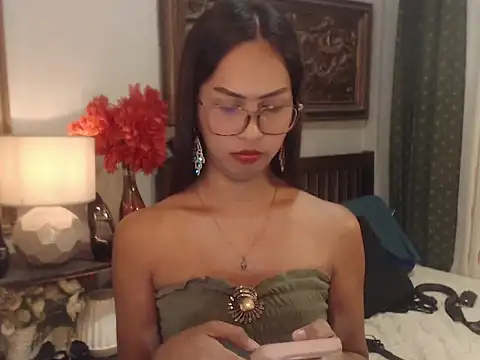 Nathalieheartt online show from July 28, 2026, 2:13 pm