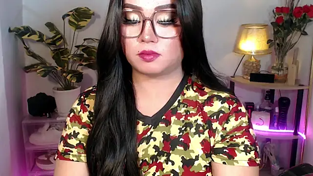 Snapshot of YourSweet-mich chatting on December 15, 2025, 4:24 pm YourSweet-mich online show from December 15, 2025, 4:24 pm