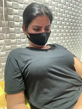 Snapshot of Hot_Jaanvi_ chatting on April 5, 2026, 4:57 pm Hot Jaanvi online show from April 5, 2026, 4:57 pm