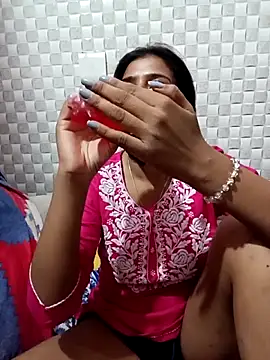 Snapshot of Hot_Jaanvi_ chatting on October 29, 2025, 6:23 am Hot Jaanvi online show from October 29, 2025, 6:23 am