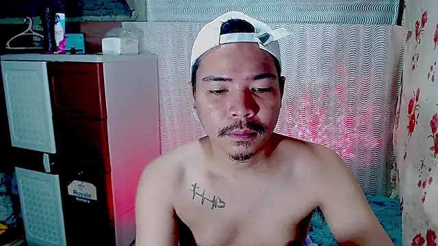 Snapshot of MANIACasianX chatting on October 17, 2025, 10:44 pm MANIACasianX online show from October 17, 2025, 10:44 pm