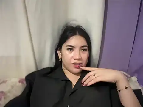 Snapshot of wild_flowerx chatting on May 3, 2026, 1:47 pm wild flowerx online show from May 3, 2026, 1:47 pm