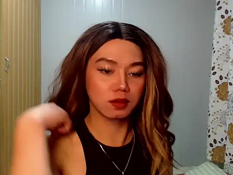 Snapshot of KathRouge chatting on February 4, 2026, 12:44 pm KathRouge online show from February 4, 2026, 12:44 pm