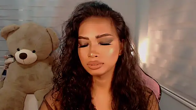 Snapshot of KathRouge chatting on October 13, 2025, 3:35 pm KathRouge online show from October 13, 2025, 3:35 pm