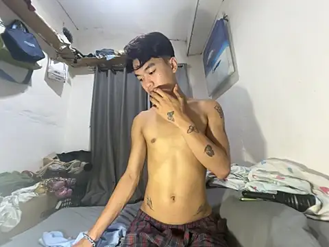 Snapshot of ur_little_secret chatting on January 15, 2026, 9:23 am ur little secret online show from January 15, 2026, 9:23 am