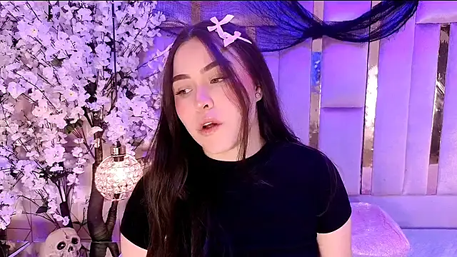 Snapshot of HannaCollins_ chatting on November 10, 2025, 1:05 pm HannaCollins online show from November 10, 2025, 1:05 pm