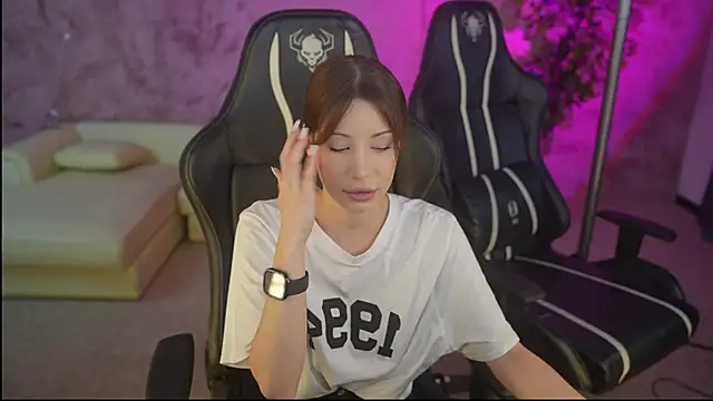 Selena Glow online show from November 25, 2025, 11:59 pm