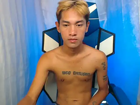 Snapshot of riks_tyler chatting on November 27, 2025, 4:02 am riks tyler online show from November 27, 2025, 4:02 am