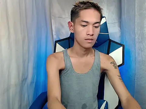 Snapshot of riks_tyler chatting on December 15, 2025, 3:40 pm riks tyler online show from December 15, 2025, 3:40 pm