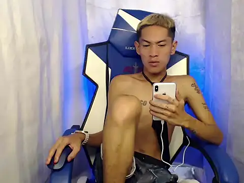 Snapshot of riks_tyler chatting on December 13, 2025, 8:26 pm riks tyler online show from December 13, 2025, 8:26 pm