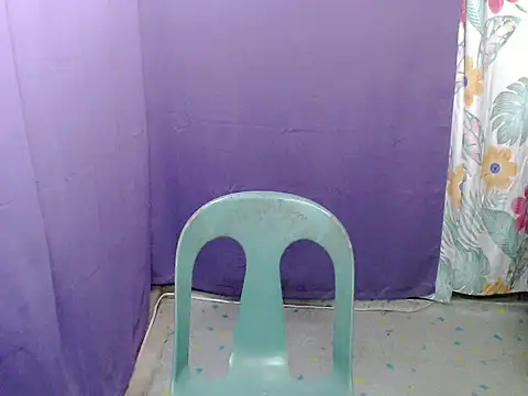 Snapshot of urgirljane chatting on April 15, 2026, 5:17 pm urgirljane online show from April 15, 2026, 5:17 pm