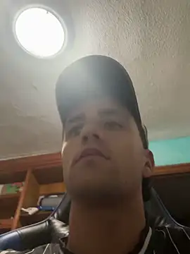 aavrdvh33 online show from October 12, 2025, 6:09 pm