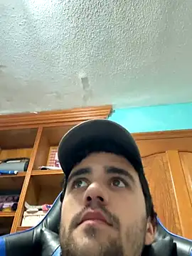 aavrdvh33 online show from December 14, 2025, 10:59 pm