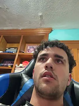 aavrdvh33 online show from April 3, 2026, 9:32 pm