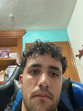 aavrdvh33 online show from April 8, 2026, 12:45 am