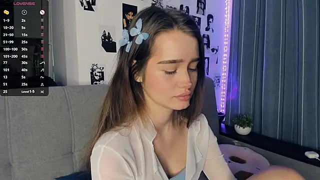 lovelyalivia online show from November 10, 2025, 9:14 am