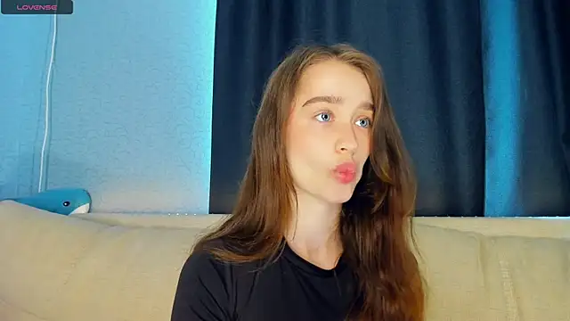 Snapshot of lovelyalivia chatting on May 12, 2026, 8:43 am lovelyalivia online show from May 12, 2026, 8:43 am