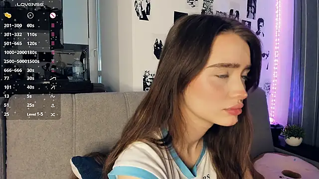 lovelyalivia online show from December 15, 2025, 9:15 am