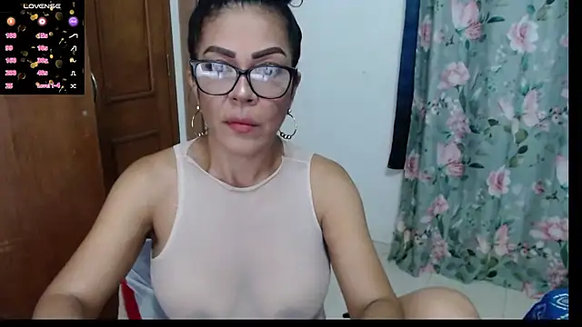 Snapshot of alejandralatina chatting on January 8, 2026, 3:45 am alejandralatina online show from January 8, 2026, 3:45 am