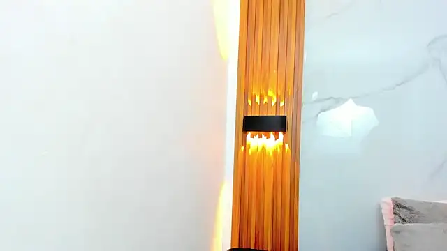 Snapshot of IsabellaMonet chatting on December 16, 2025, 11:03 am IsabellaMonet online show from December 16, 2025, 11:03 am