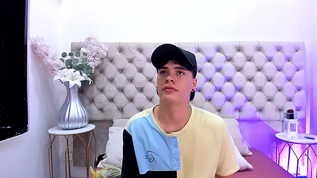 BenitoSaenz online show from October 21, 2025, 3:39 am