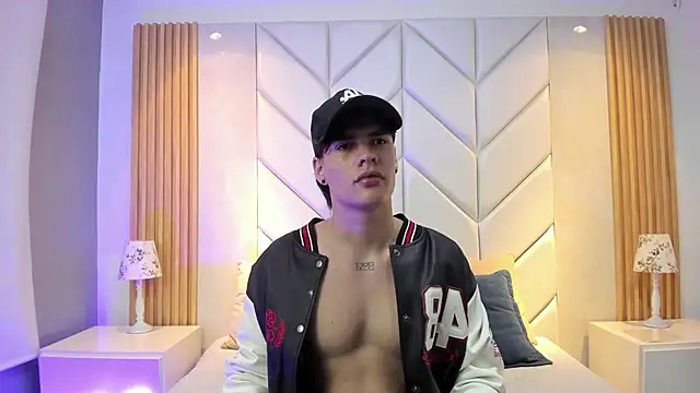 BenitoSaenz online show from December 14, 2025, 4:01 pm