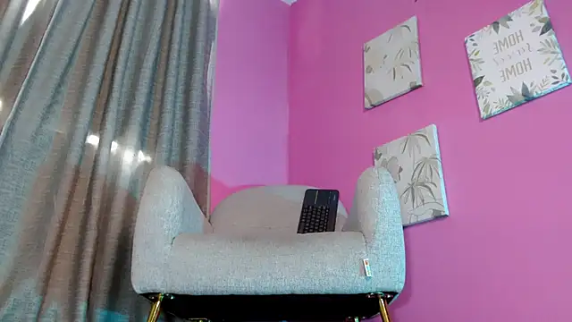 Snapshot of emily_ox0 chatting on June 25, 2026, 8:25 pm emily ox0 online show from June 25, 2026, 8:25 pm