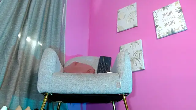 Snapshot of emily_ox0 chatting on July 6, 2026, 8:11 pm emily ox0 online show from July 6, 2026, 8:11 pm