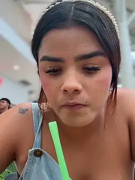 Snapshot of Kaily_Sweet16 chatting on December 17, 2025, 6:35 pm Kaily Sweet16 online show from December 17, 2025, 6:35 pm