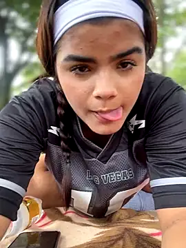 Snapshot of Kaily_Sweet16 chatting on October 26, 2025, 5:13 pm Kaily Sweet16 online show from October 26, 2025, 5:13 pm