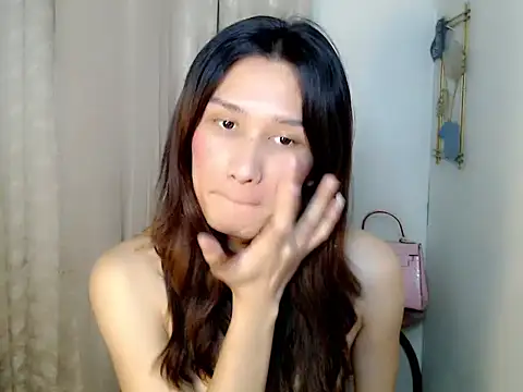 SerenaCortesi online show from April 13, 2026, 7:40 pm