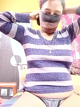 Snapshot of Hotpuja25 chatting on February 7, 2026, 4:31 am Hotpuja25 online show from February 7, 2026, 4:31 am