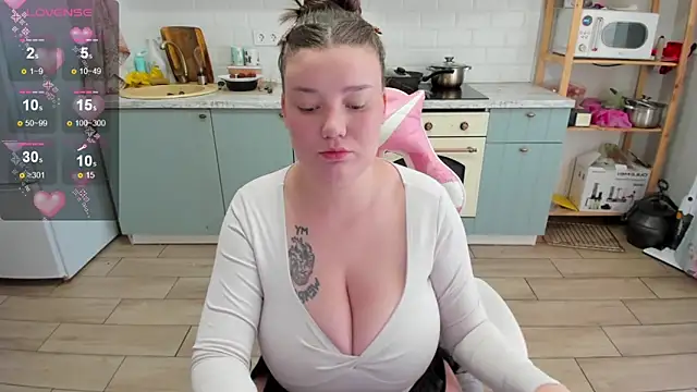 LinaElasm online show from March 7, 2026, 6:09 am