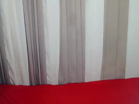 NaomiSmall online show from November 17, 2025, 9:13 am