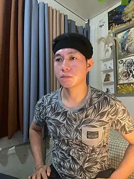 xshyboyx online show from February 8, 2026, 1:53 pm