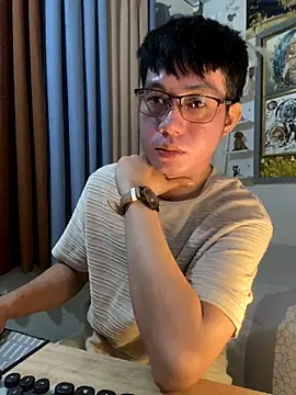 xshyboyx online show from December 1, 2025, 10:49 am