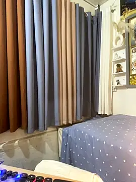 xshyboyx online show from November 7, 2025, 12:21 pm