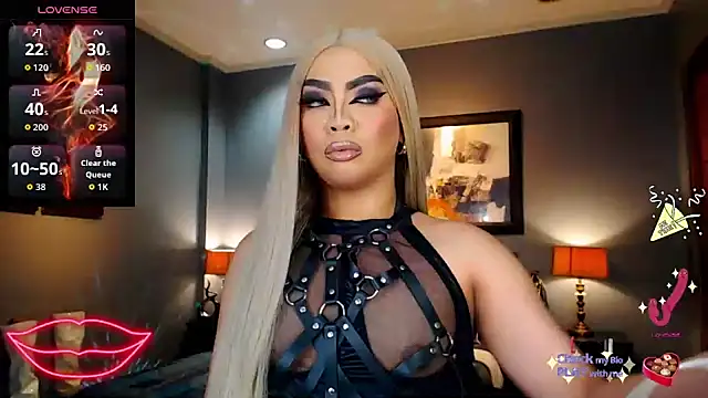 FridaHumphrey online show from October 25, 2025, 6:08 pm